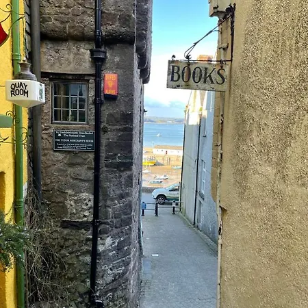 Ivy Tower Cottages Saint Florence Buitenkant foto